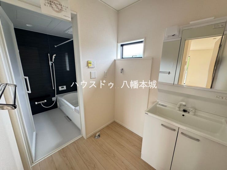 脱衣室兼洗面所です。