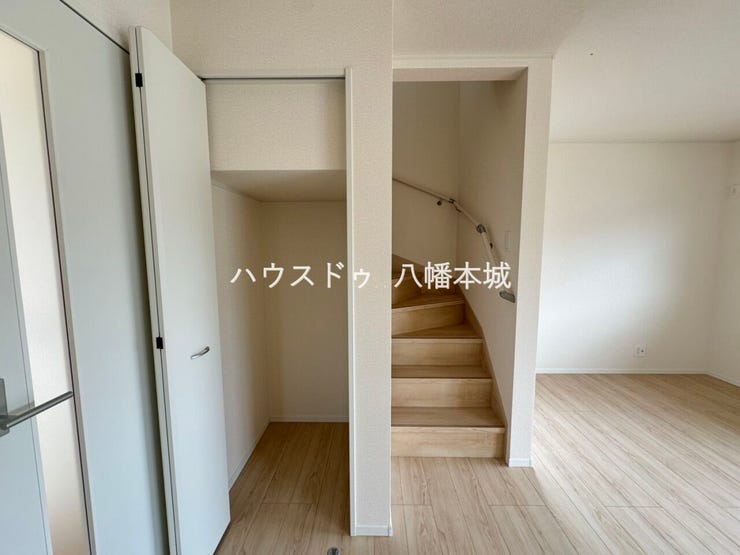 キッチン横のパントリーには日用品なども収納出来ますね♪