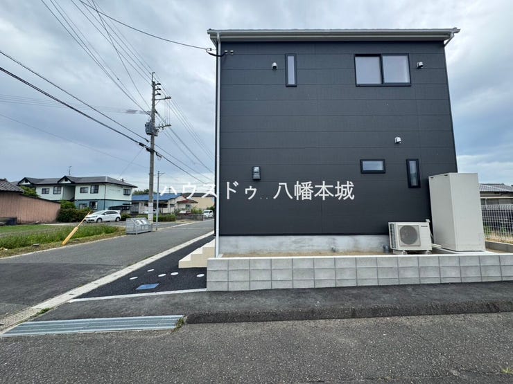 前面道路も広く、駐車もしやすいです!