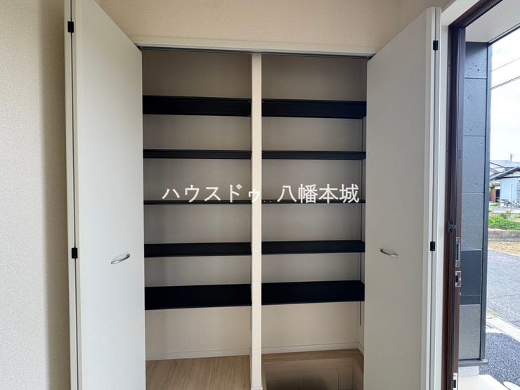 大容量のシューズボックスです。