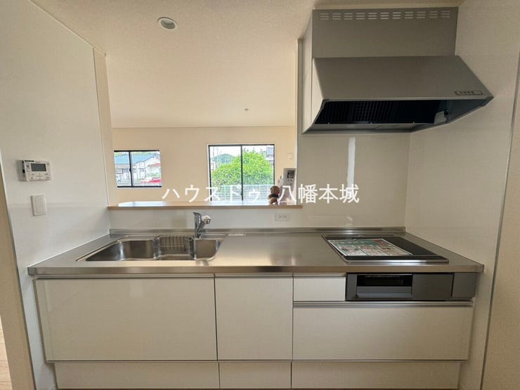 料理中でもリビングが見渡せますね