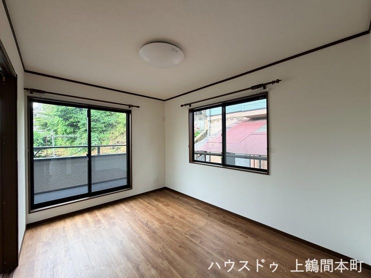 シンプルで家具配置しやすい洋室です