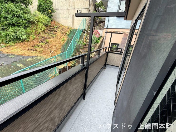 南西側バルコニー 四季の景色を楽しめる開放的な眺望