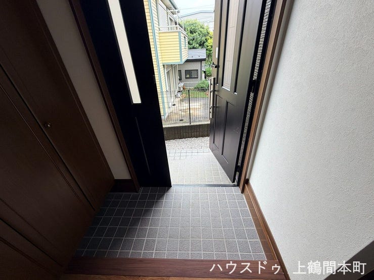 帰宅時にほっと安らぐ落ち着いた玄関空間