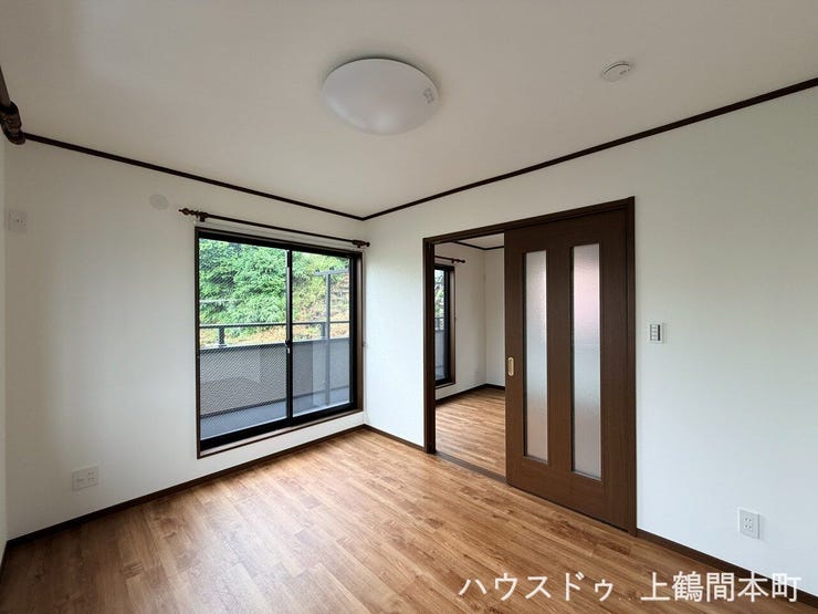 収納付きでスッキリ使える洋室空間