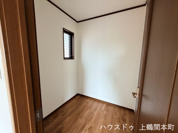 広々したWIC かなり収納力が高いスペースです。