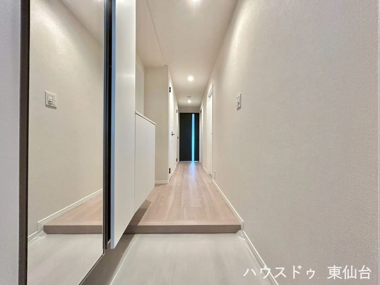 新生活を気持ちよくスタートできる玄関です。
シンプルなデザインで、どんなインテリアにも馴染みます。
