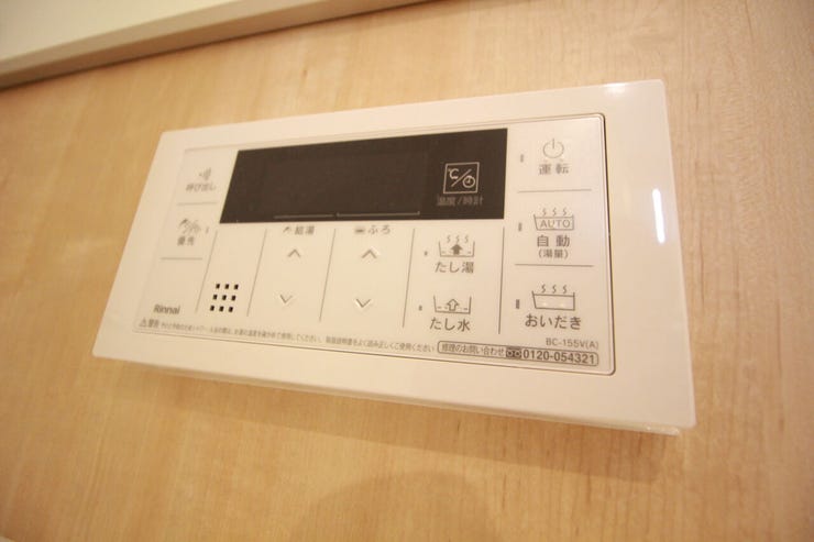 【オートバス給湯器】スイッチひとつで湯張りや追い炊きができる給湯システム。家事負担の軽減に♪