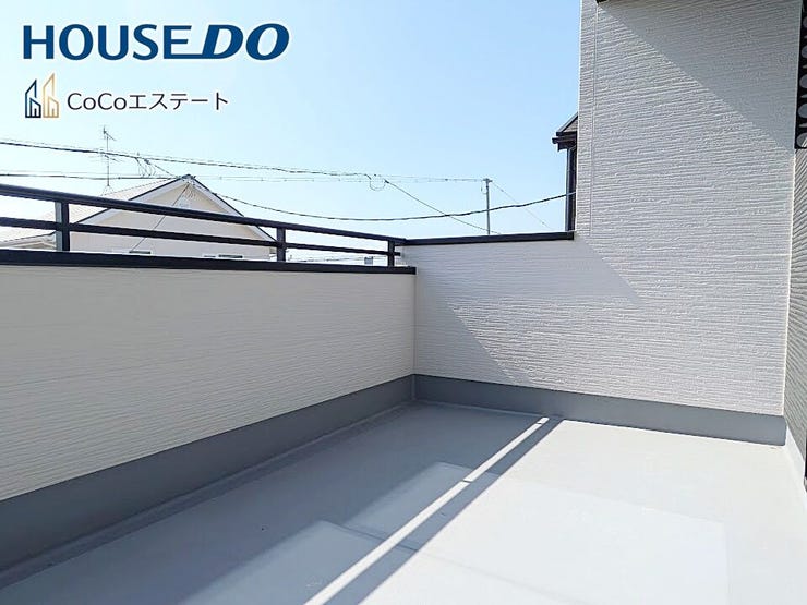□■バルコニー■□
南に大きく面したバルコニー♪
家族みんなのお洗濯物もお布団も、あっという間におひさまの香りに◎