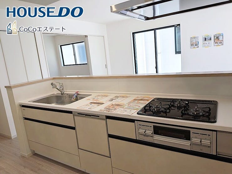 □■キッチン■□
お料理をもっと効率的に♪
浄水器付き蛇口、食洗器、グリル付き3口コンロと充実の設備が標準装備です。