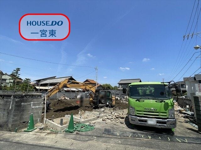 【外観】
土地面積:300.07㎡(90.77坪)
交通:名鉄尾西線「玉ノ井」駅 徒歩6分
コミュニティーバス「賀茂神社北」停 徒歩2分
学区:木曽川西小学校・木曽川中学校