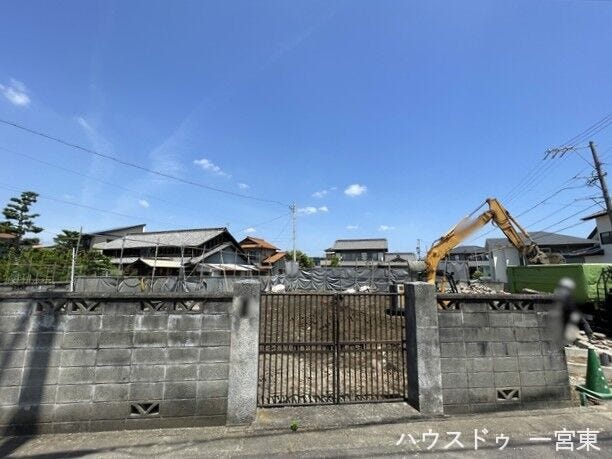 南側前面道路なので、陽当たり・通風が良いので南側に庭や窓を作りやすくなり、家の中に長時間光を取り込むことが出来ますね。