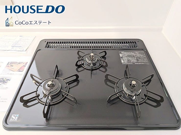 □■三口コンロ■□
同時にお料理が可能♪
煮物と炒め物と汁物と一度に作れます。
手際のよいママ確定ですね。