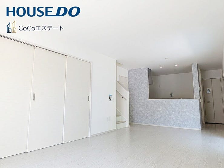 □■リビング■□
17.5帖LDK♪
ご家族が集まる中心となる開放的なリビング♪
大きなテレビを置いたり、家具選びにこだわったりと楽しみが広がりますね。