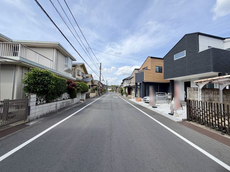 前面道路は広々約8.0mで駐車もラクラク♪