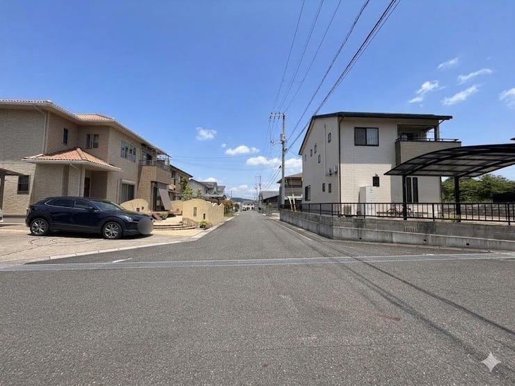 【前面道路含む現地写真】北東側公道約5.37m