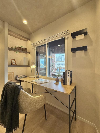 グレー×木目の落ち着いた内装が、広尾らしい洗練された住まいを演出します。