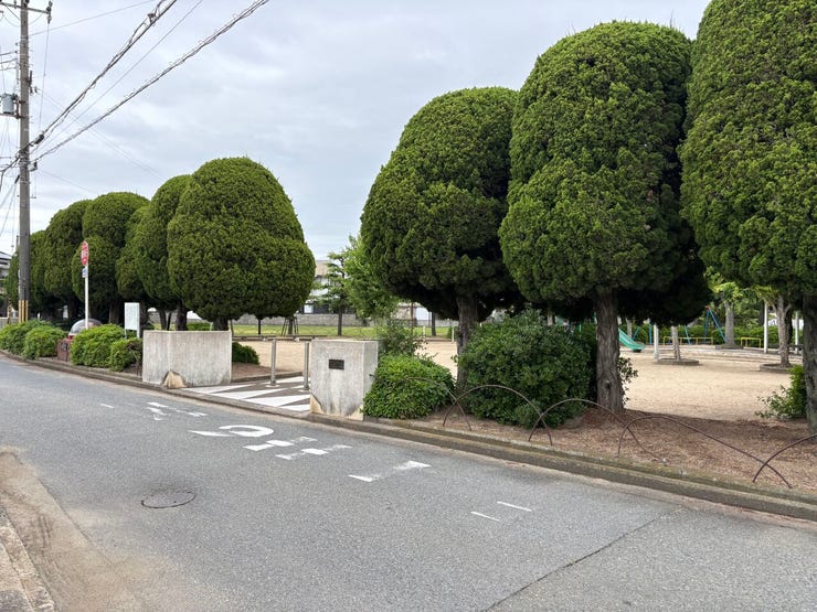 徒歩1分の東池公園