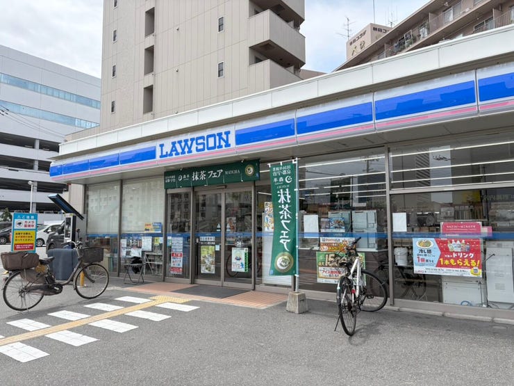 徒歩3分にローソンがあるので買い物忘れも安心です♪