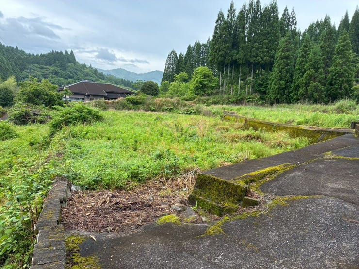 隣接する畑です。(※本売出価格の中にこの土地は含まれておりません。別途ご希望の方はご相談ください)