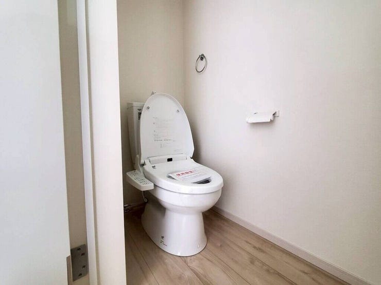 【Toilet】清潔感があり、落ち着いたデザインのトイレ。家族みんなが快適に使えます。