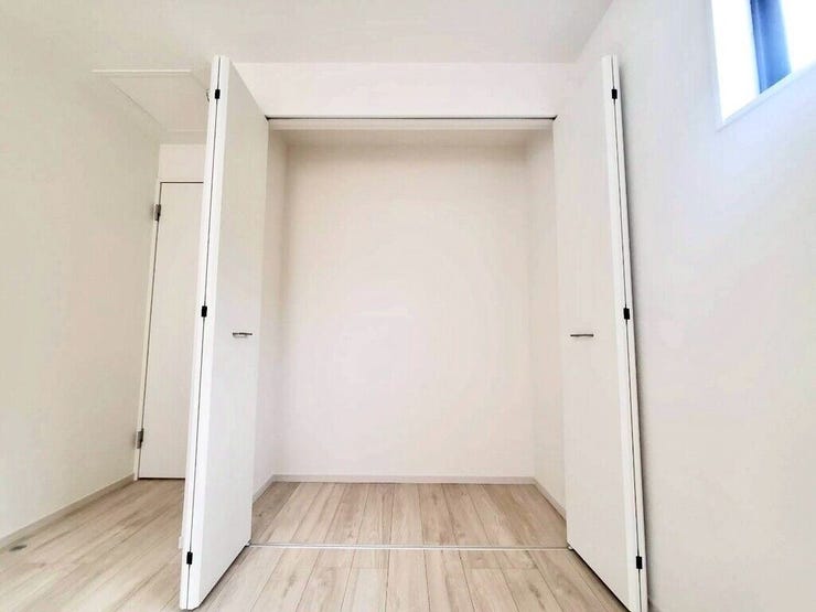 【Bedroom】クローゼット完備で収納力◎。家具の配置もしやすい機能的な洋室です。