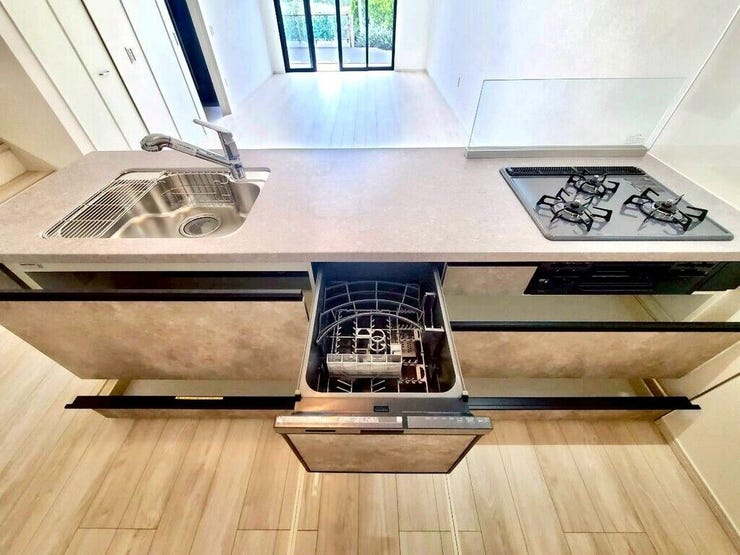 【kitchen】家事の時短に便利な食洗機付き。手洗い不要で毎日の負担を軽減します。