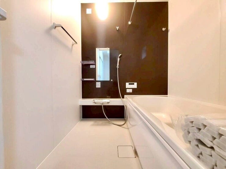 【Bathroom】お子様とのバスタイムにも十分な広さがあり、掃除も簡単にできます。
