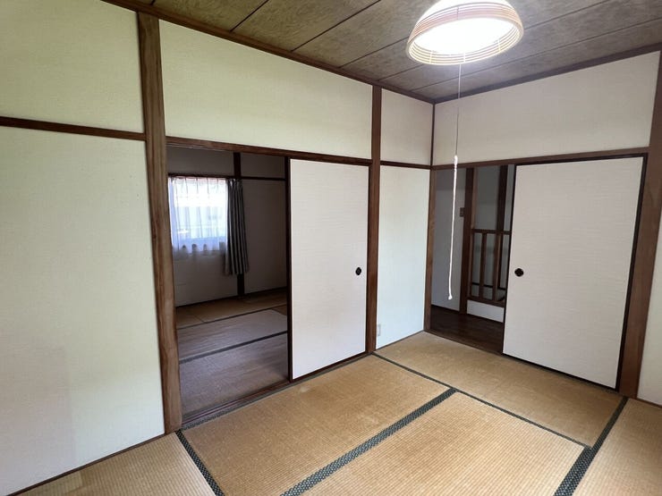 白いクロスで明るい印象です。