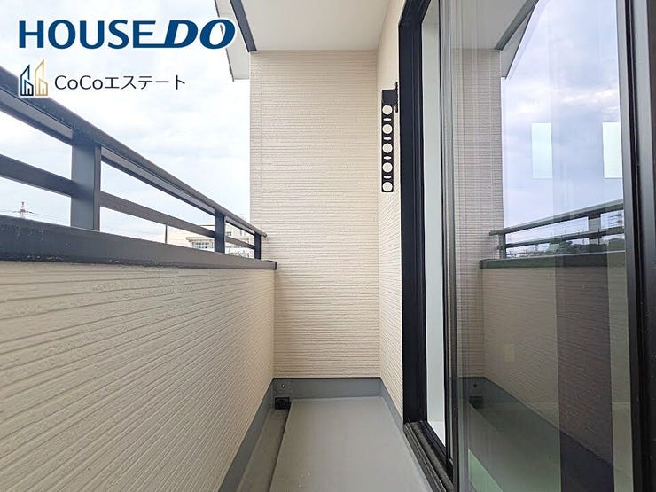 □■バルコニー■□
南に大きく面したバルコニー♪
家族みんなのお洗濯物もお布団も、あっという間におひさまの香りに◎