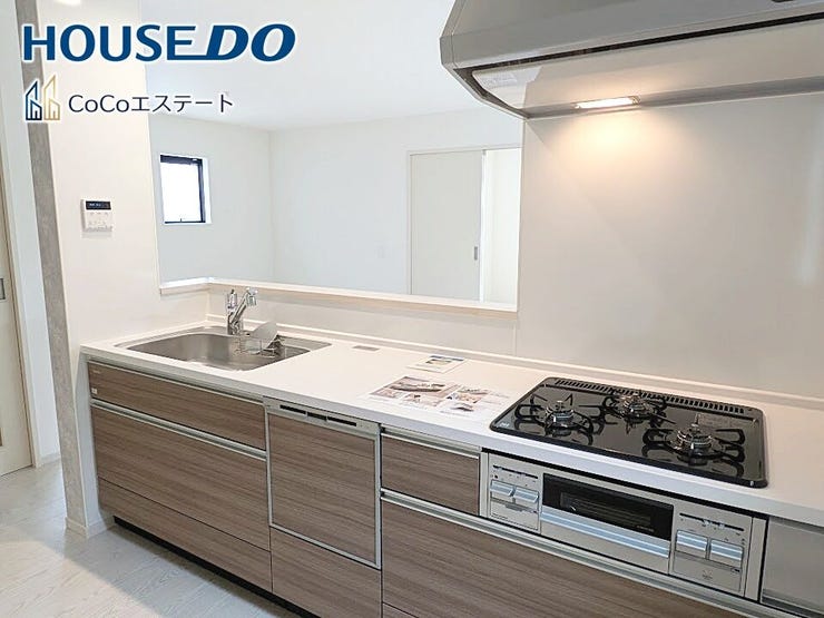 □■キッチン■□
お料理をもっと効率的に♪
浄水器付き蛇口、食洗器、グリル付き3口コンロと充実の設備が標準装備です。