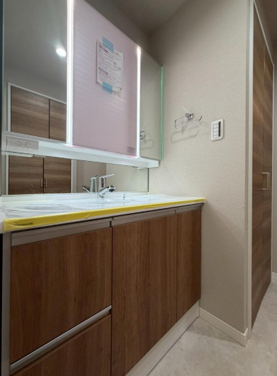 洗面台・トイレも新規交換済みで、清潔感のある水回りが魅力です。