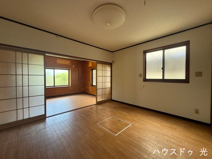 ダイニングキッチンです。2026年7月にクロスの張替えを実施してます。