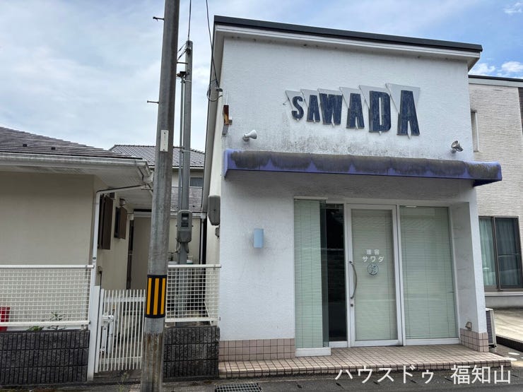 敷地内に店舗スペースを備えた、人気の平屋住宅。
住居と仕事場を近くに持てるため、店舗兼住宅をお探しの方におすすめです。