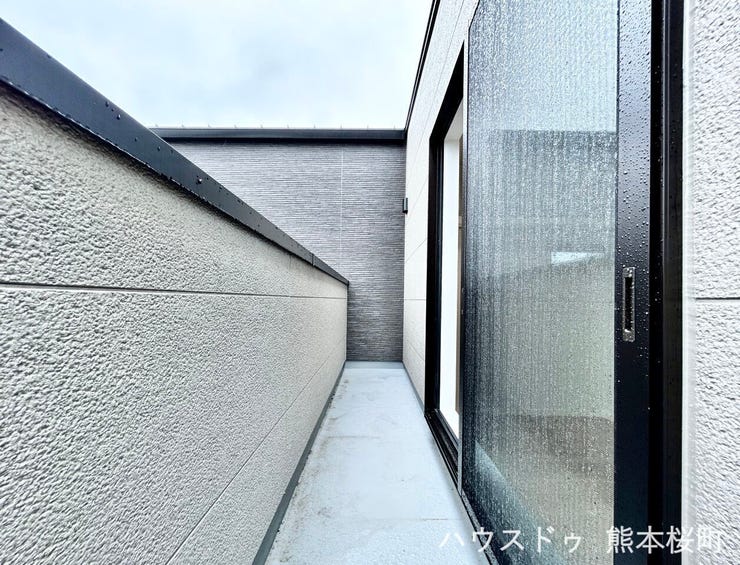 ■空の下の開放的な特等席■日光浴や読書、外の空気を感じながらリフレッシュ。暮らしを豊かにする、もう一つの心地よい空間です。