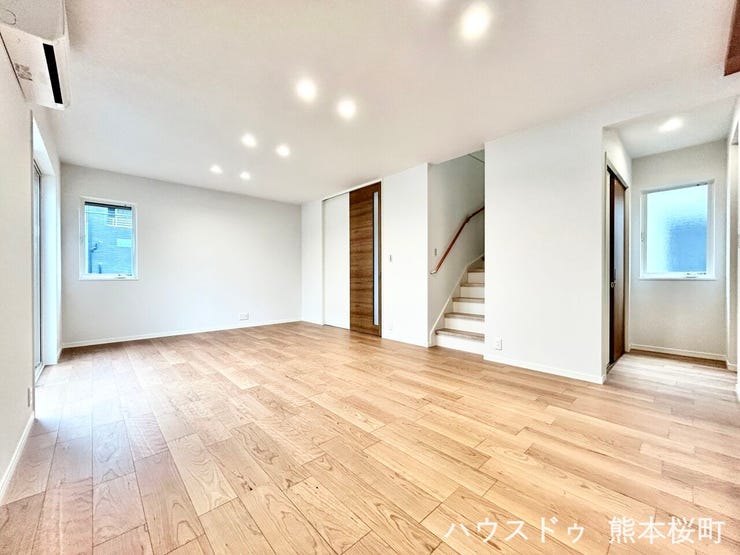■安らぎと笑顔の中心地■陽光が優しく降り注ぎ、会話が自然と弾む。ここでは、毎日が特別な時間へと変わります。