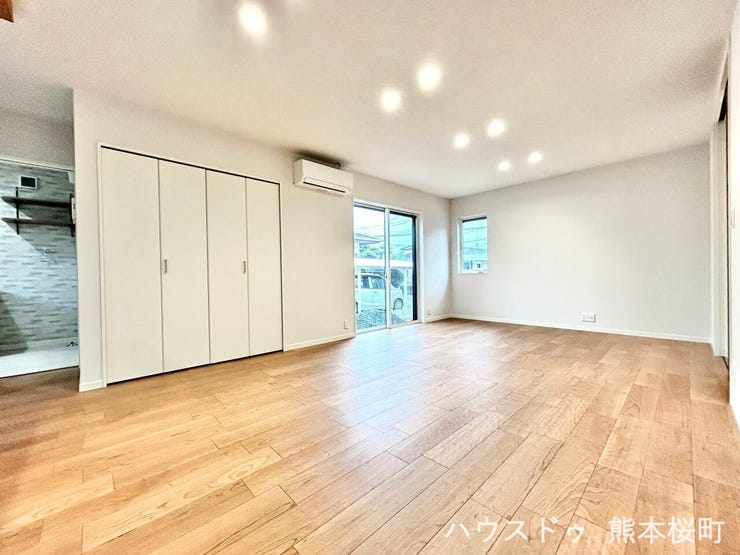 ■安らぎと笑顔の中心地■陽光が優しく降り注ぎ、会話が自然と弾む。ここでは、毎日が特別な時間へと変わります。