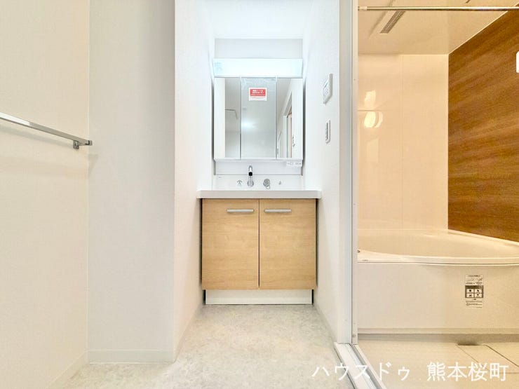 ■清々しいリフレッシュ空間■自分を磨き、気持ちを切り替える。心地よい光が差し込むプライベートスペース。