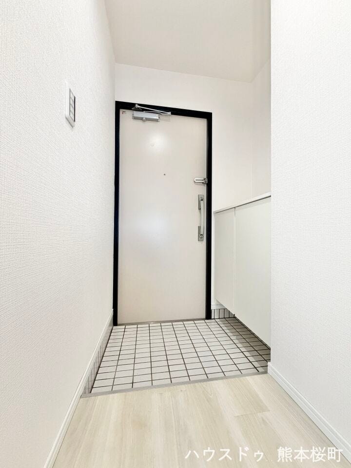 ■「ただいま」の安堵をくれる場所■訪れる人を迎え入れ、帰るたびにホッと一息つける、明るく機能的なエントランス。