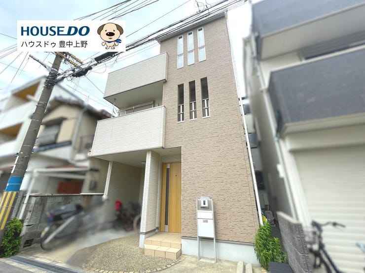 スタイリッシュな外観のお住まいです!お車1台駐車可能♪