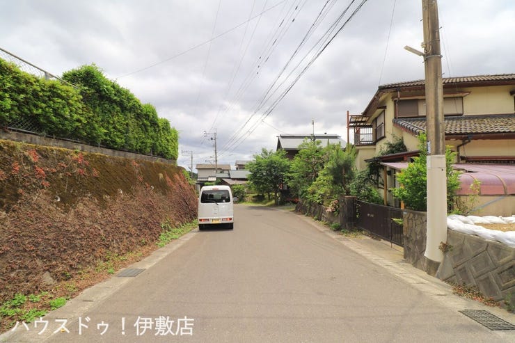 【前面道路】
東側前面道路、南方面
交通量少なめです