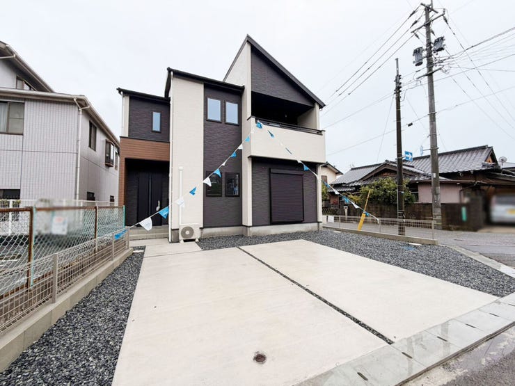 【全居室フローリング】角地♪駐車場3台以上♪モニター付きインターホン♪24時間換気システム