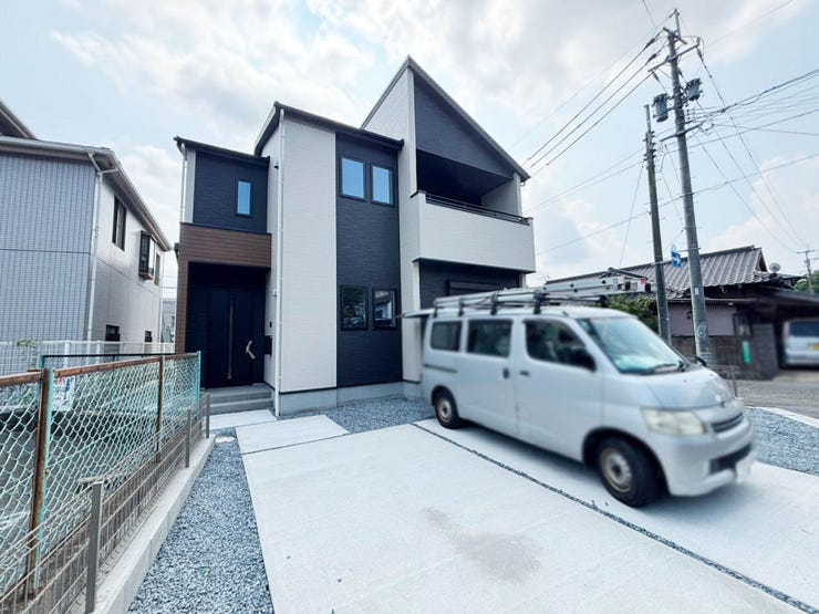 【全居室フローリング】角地♪駐車場3台以上♪モニター付きインターホン♪24時間換気システム