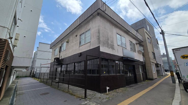 周辺商業施設が充実した便利な立地。近隣にはスーパー、コンビニ、飲食店、クリニックなどが集まっており、日常の買い物が非常にスムーズです。