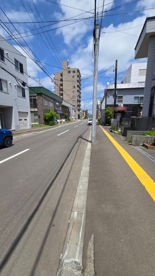 開放感のある前面道路に面した売土地です。