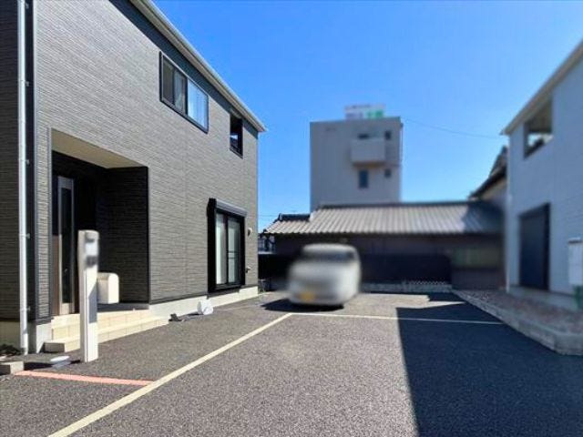 建物前に2台停められる駐車場
(2026年5月29日 撮影)