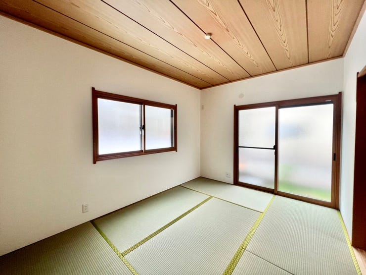 《6.0畳》畳の香りに癒される、落ち着きのある和空間。来客用のお部屋としても便利です◎
