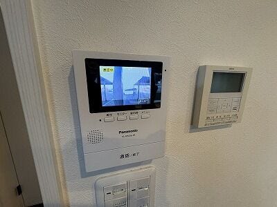 モニター付きインターフォンで防犯対策も安心です♪