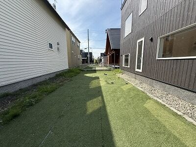 BBQやアウトドアチェアを置いて、ご家族やご友人との憩いの時間を過ごせる外部空間です!