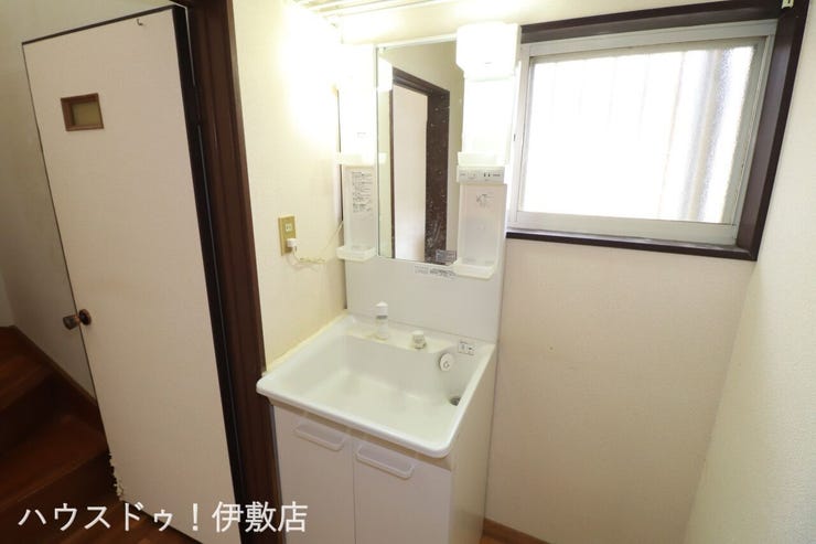 【洗面台】
南日本ハウスにて無料でリフォーム見積もり致します。ワンストップサービスで物件の購入からリフォーム工事まで弊社にお任せ下さい。
